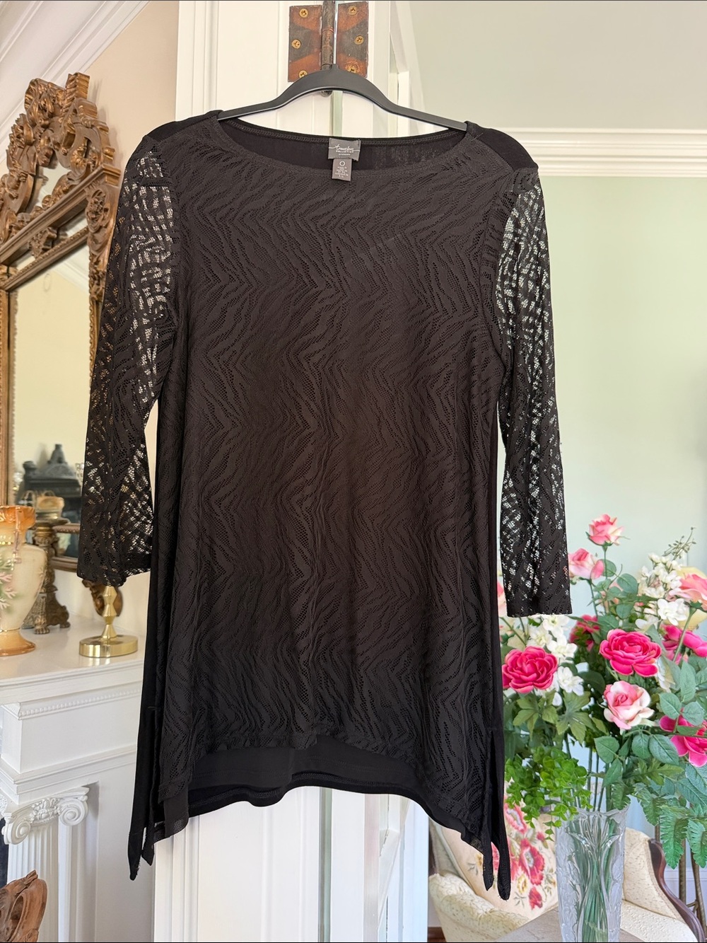 Black Lace-Sleeve Tunic Top by Chicos travelers collection. Size 0